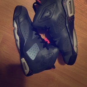 Jordan 6’s anthracite hyper pink